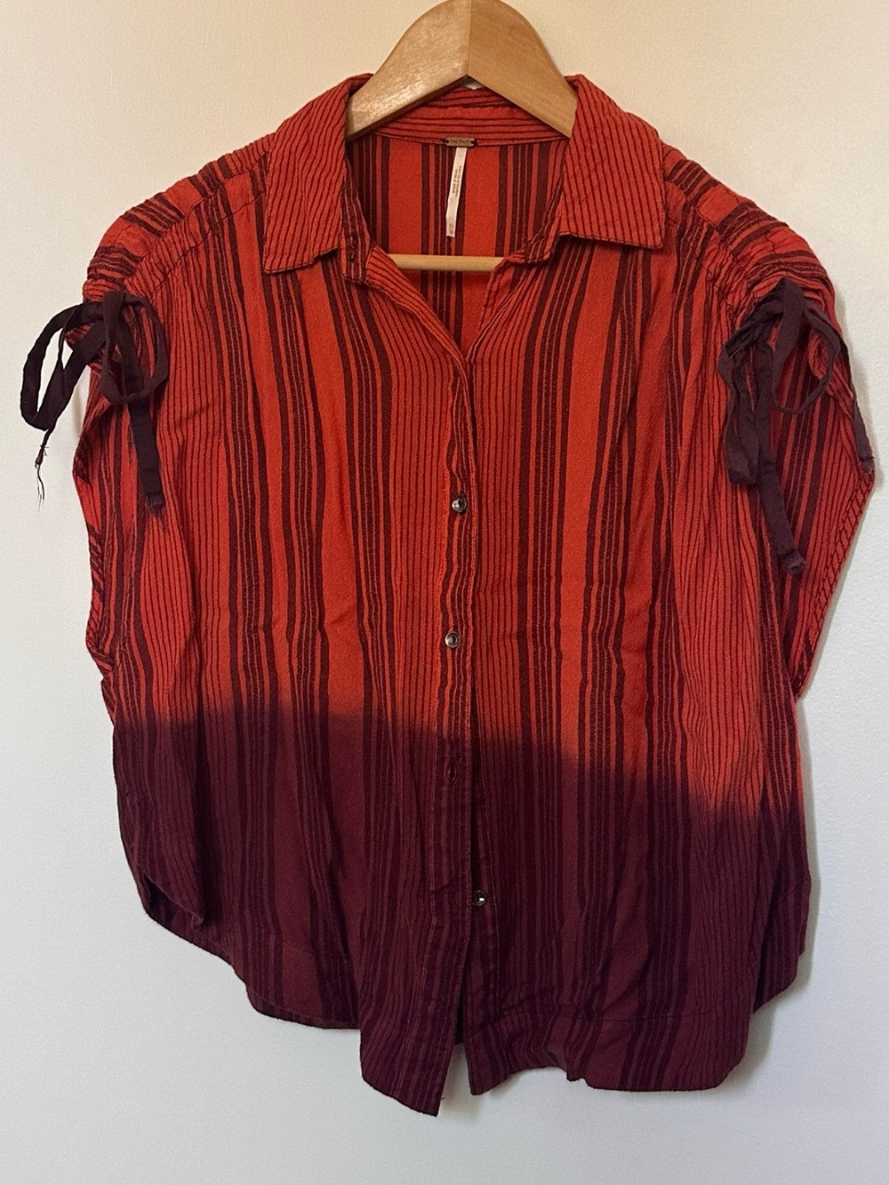 Sleeveless Ombre Button-Front - Picture 5 of 6